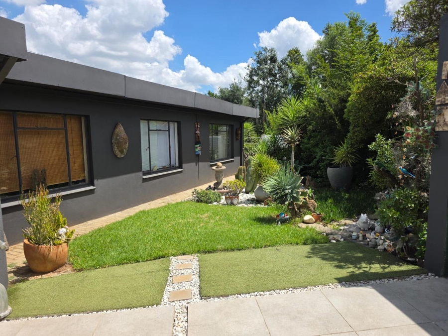 6 Bedroom Property for Sale in Heuwelsig Free State